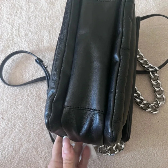 Marc Jacobs leather crossbody pillow Bag RETAIL 450.00 - Picture 6 of 7